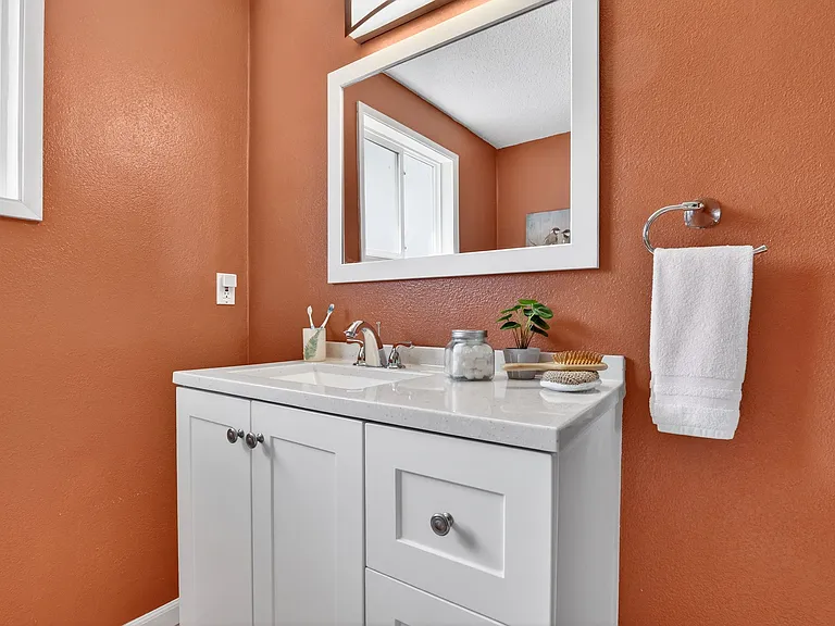 640 Stonehill Dr — Photo 37