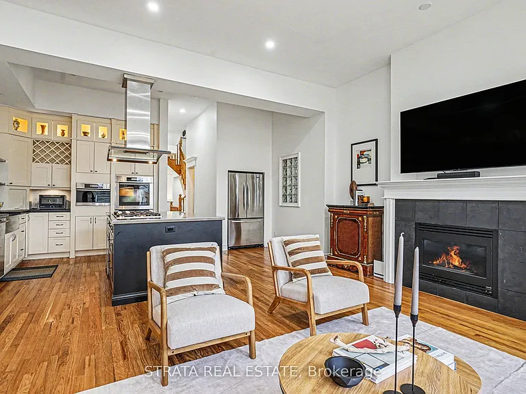 423 Manor Rd E — Photo 6