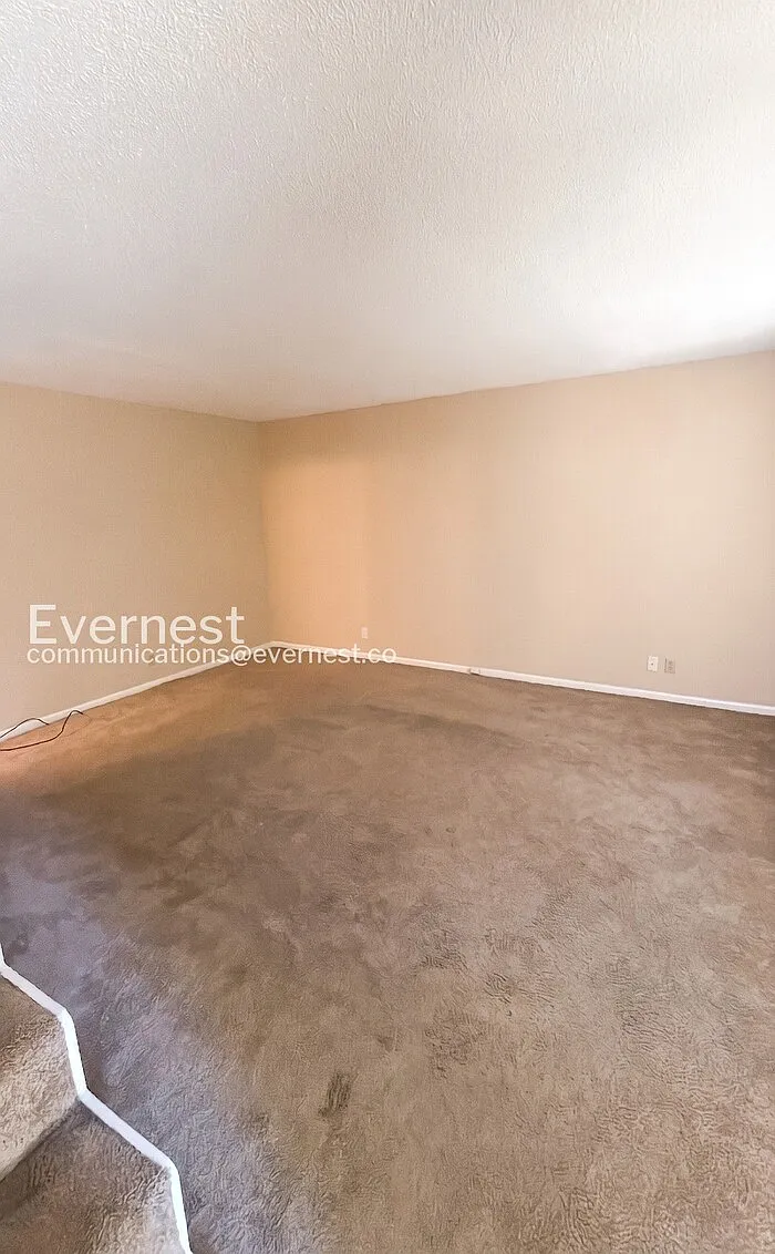 2 bed, 1.5 bath, 1019 sqft, $1,075 — Photo 4