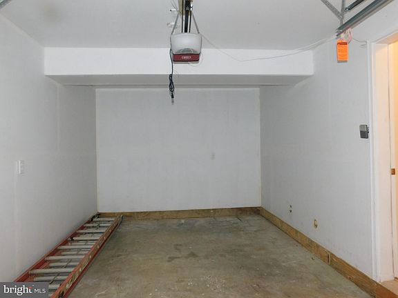 5th image of 412 Community Ln
