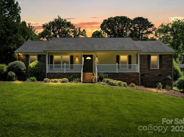 3712 Eaglebrook Dr, Gastonia, NC 28056