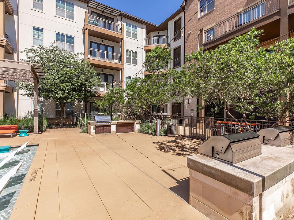 Luxurious Pool Deck with Outdoor Dining Area & Resort-style Grilling Stations