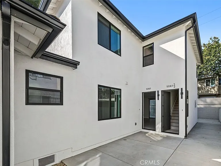 5061 1/2 Cartwright — Photo 11