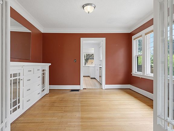 4th image of 2616 NE 30th Ave