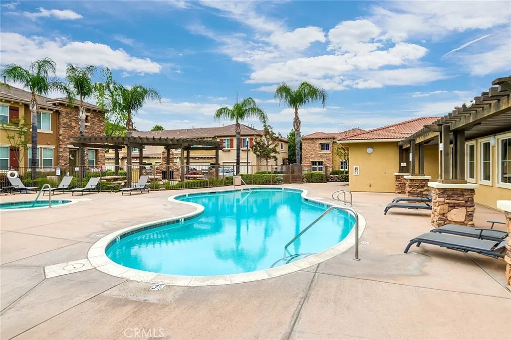 3 bed, 1565 sqft, $2,850 — Photo 3
