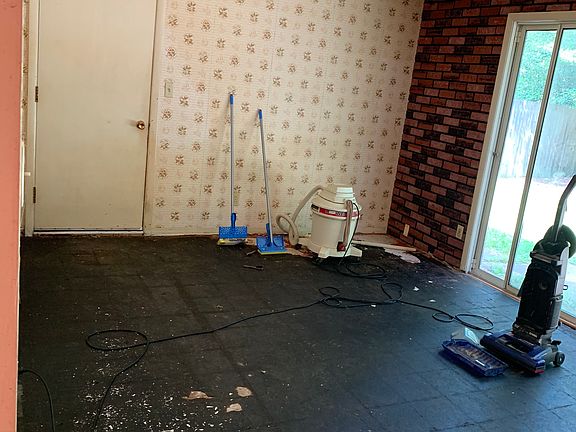 5th image of 2147 Hoch Dr