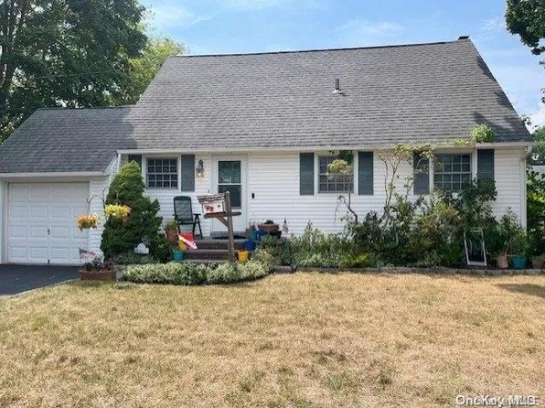 1772 Rose Street, Merrick, NY 11566