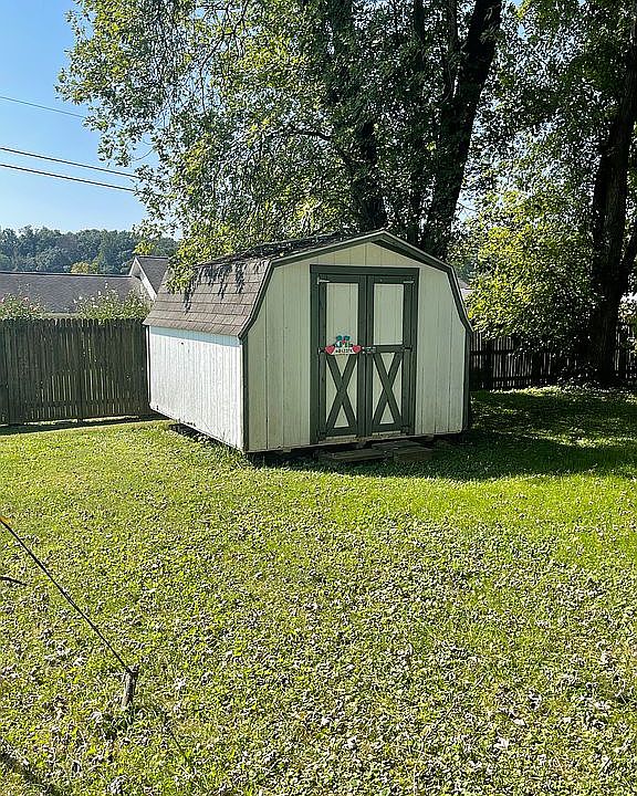 2nd image of 16791 Terrace Ave