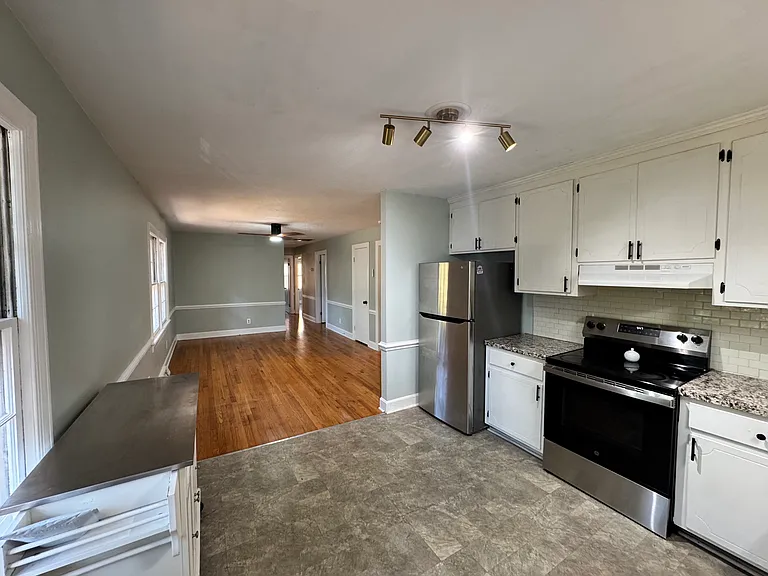 3020 Berkley Dr — Photo 7