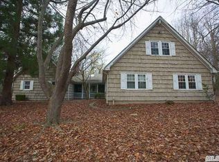 26 Hitherbrook Rd, Saint James, NY 11780