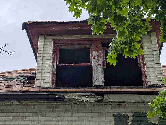 4286 Belvidere