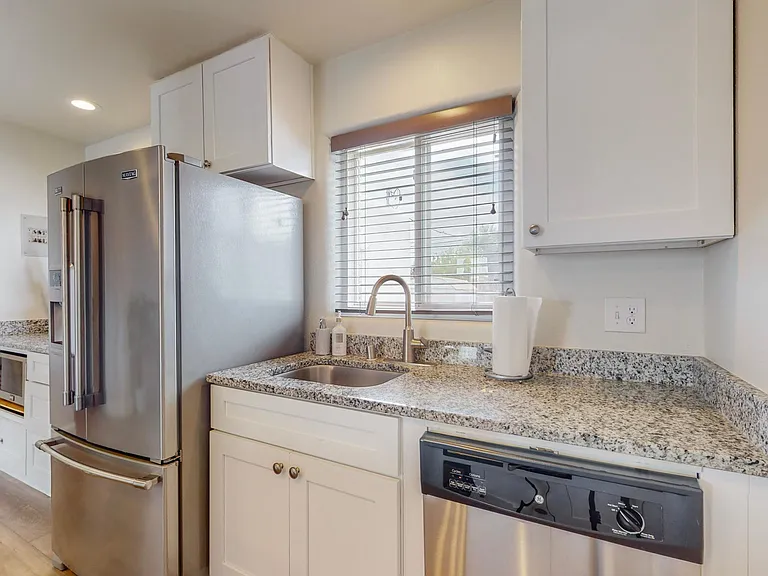 527 Gene Ave NW — Photo 32