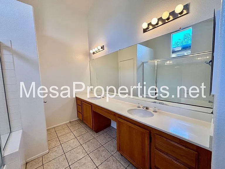 14390 Hillsborough Dr — Photo 18