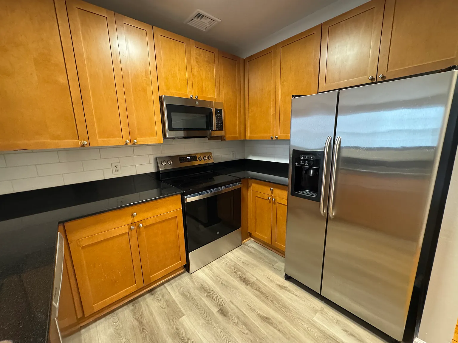 2 bed, 1160 sqft, $3,325 — Photo 2