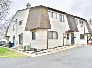 817 Kay Kourt #P-4, Neenah, WI 54956