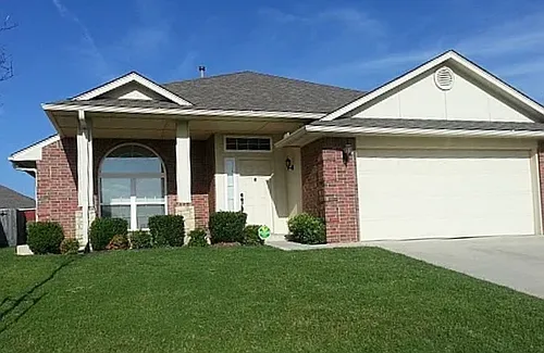 1009 Harvest Dr Photo 1
