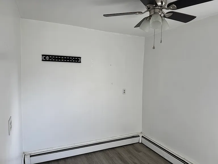 1050 Birkbeck St #1050 — Photo 8
