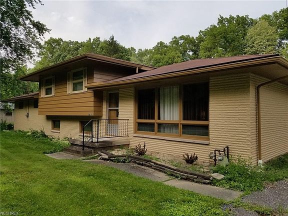 3rd image of 1702 Den Jean Dr NE