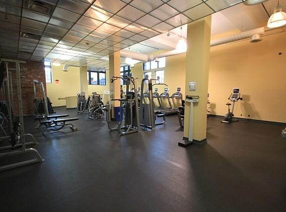 4th image of 186 Wayne St #326