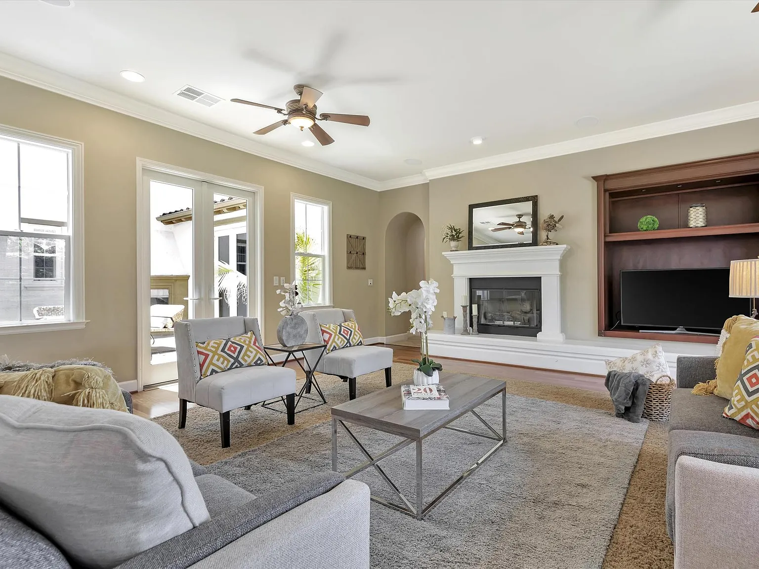 6 bed, 3.5 bath, 4673 sqft, $6,750 — Photo 3