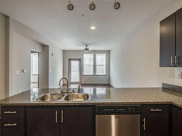 Marvel Apartments — Photo 6
