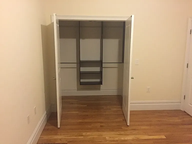 CLOSET BEDROOM 2
