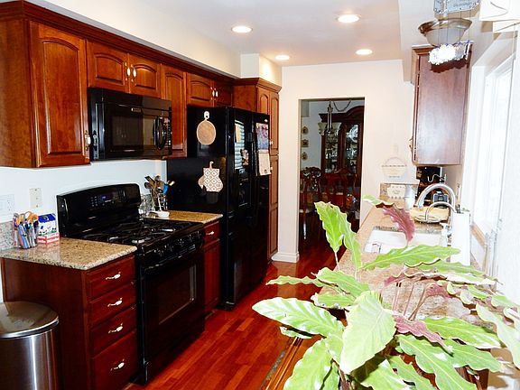 Open and bright kitchen