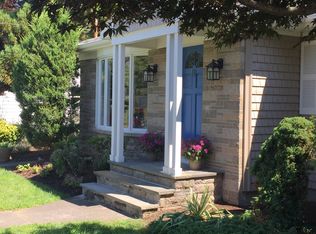 11 John F Kennedy Cir, North Providence, RI 02904