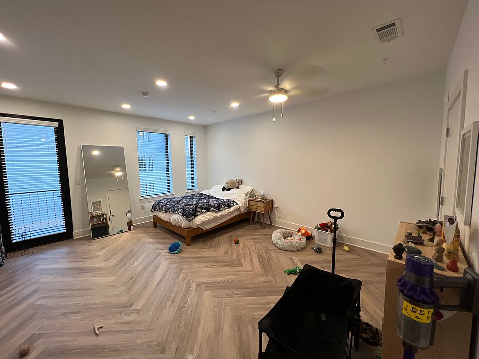 2nd image of 724 Merritt Ave APT 429