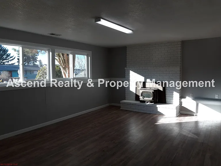 1114 SW Wright Ct — Photo 17