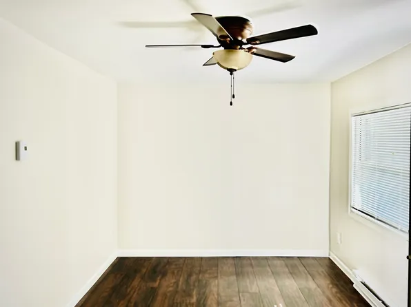 110 W Willow Dr APT B, Roseland, IN 46637