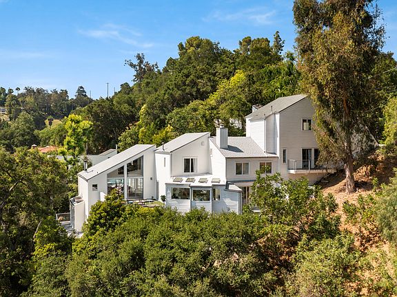 4th image of 3210 Coldwater Canyon Ln