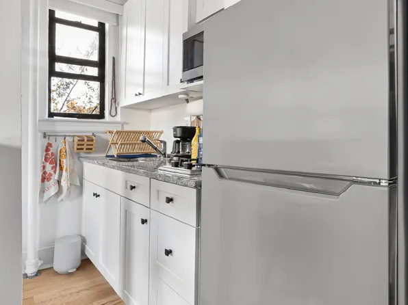 317 East 18th Street image 5 of 8