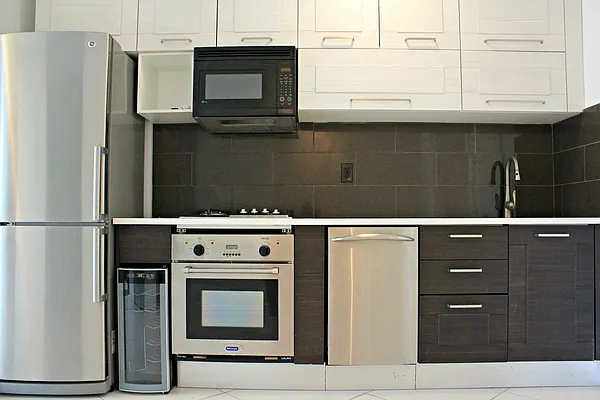 Rented by Keller Williams NYC | media 19