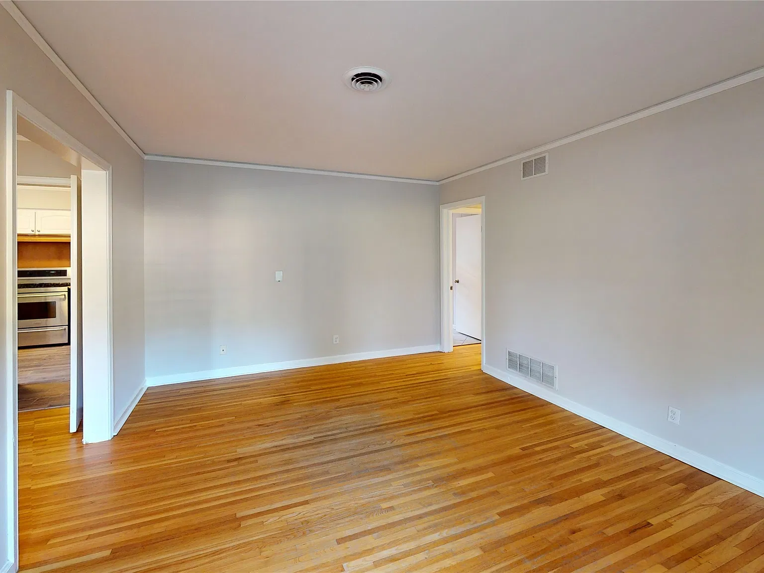 3 bed, 2.0 bath, 1648 sqft, $1,545 — Photo 3
