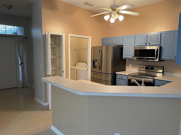 4th image of 1055 Sedgewood Cir