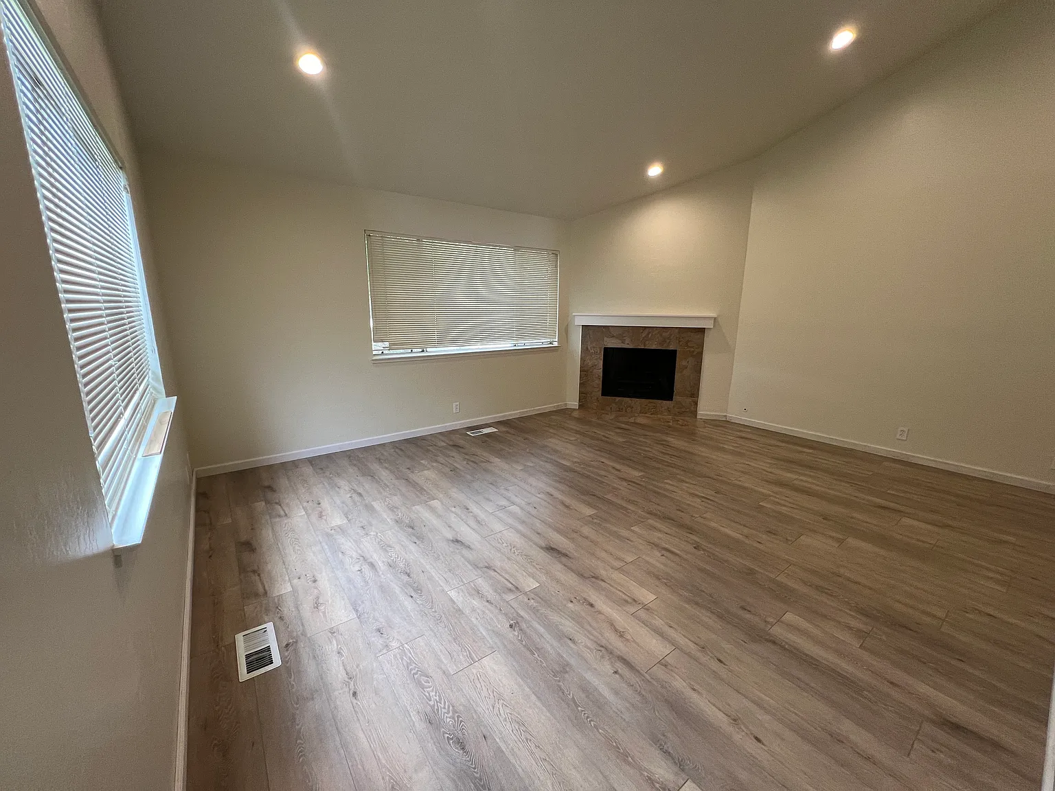 3 bed, 2.5 bath, 1600 sqft, $4,500 — Photo 4