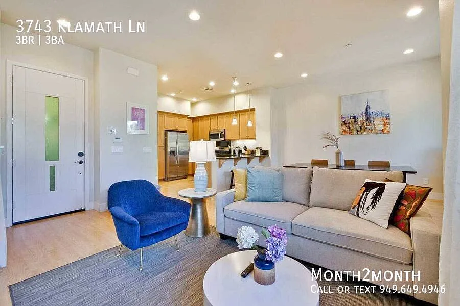 Compact Luxury Townhome on Klamath Ln — Photo 4