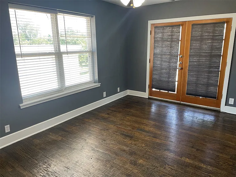 1122 N Zang Blvd #201 — Photo 12