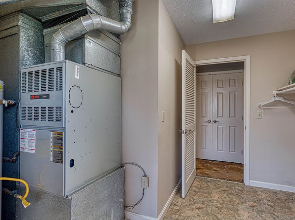 1022 Country Club Dr, Henderson, KY 42420