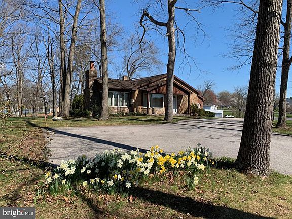 2nd image of 810 Heritage Dr