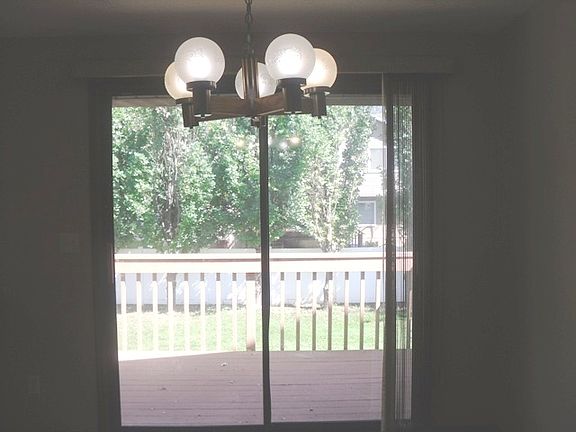 2660 dining area to deck