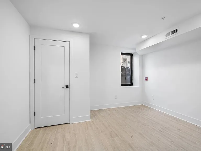 1216 N 28th St #1 — Photo 25