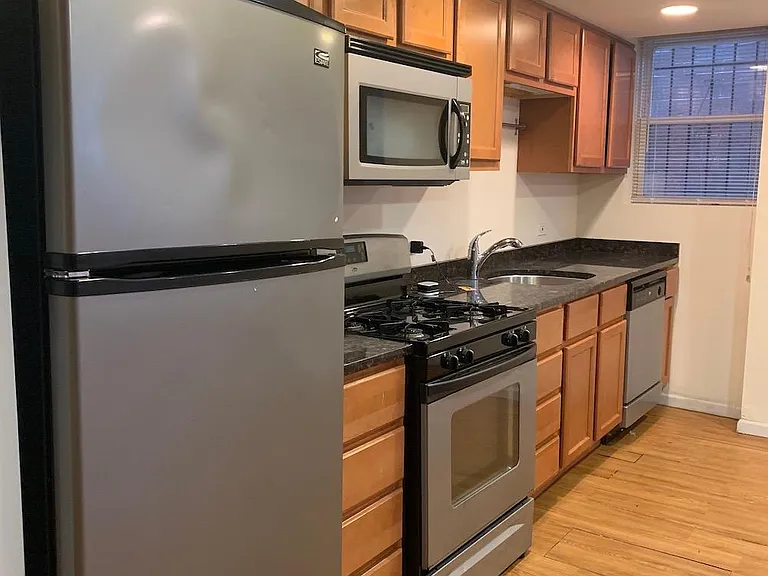 2513 N Southport Ave #A — Photo 5