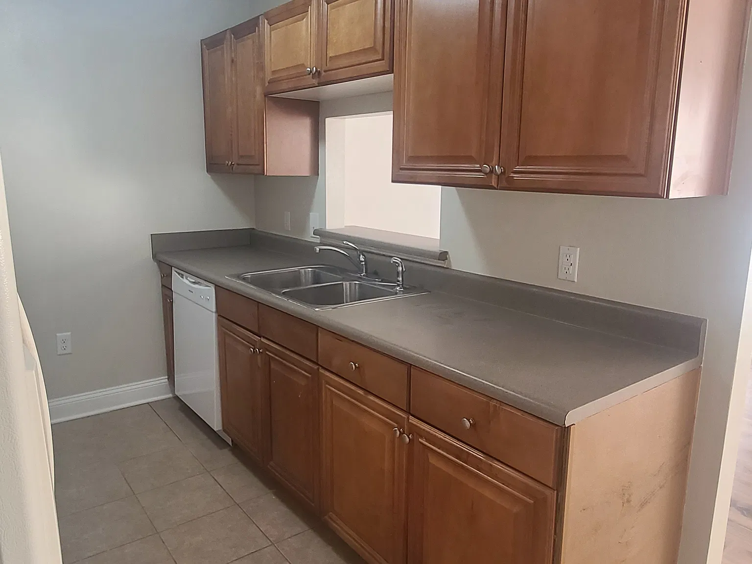 3 bed, 2.5 bath, 1460 sqft, $1,600 — Photo 4