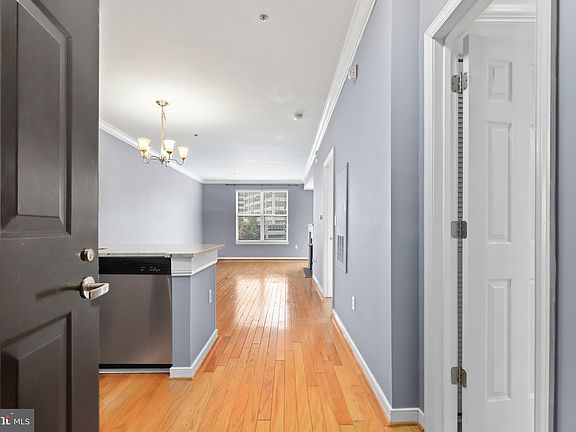 5th image of 1625 International Dr Unit 313