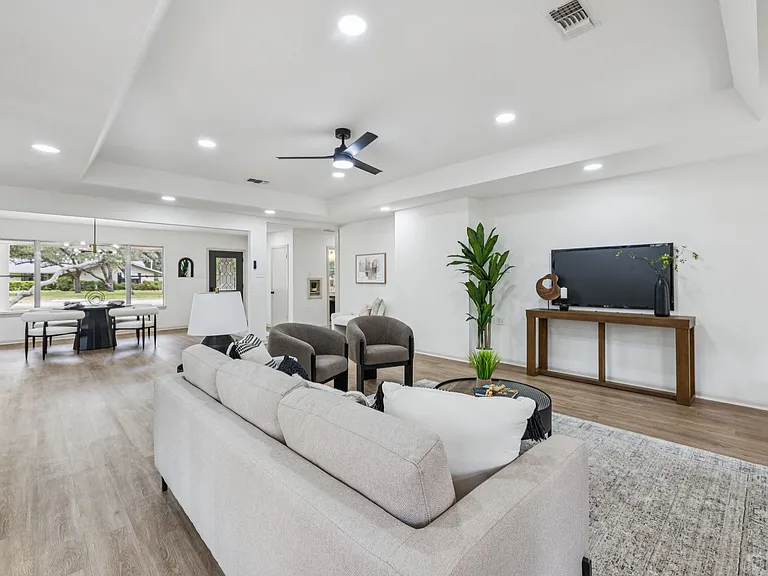 320 El Portal Dr — Photo 8