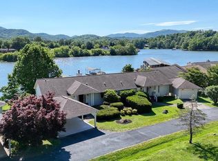618 Shoreline Dr, Hiawassee, GA 30546