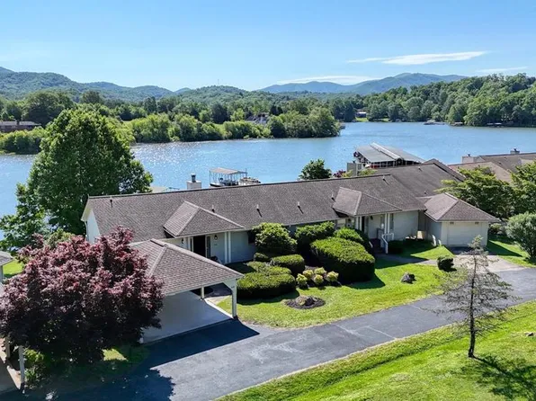 618 Shoreline Dr, Hiawassee, GA 30546