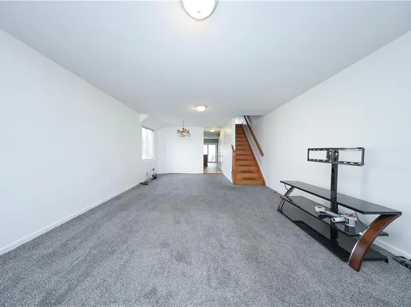 74 Sumner Avenue image 5 of 28